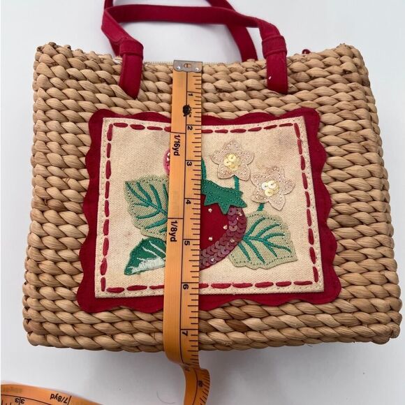 Vintage Strawberry Sequin Wicker Picnic Style Hand Bag - Picture 6 of 8